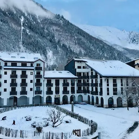 In The Center With A View Of Mont Blanc Chamonix